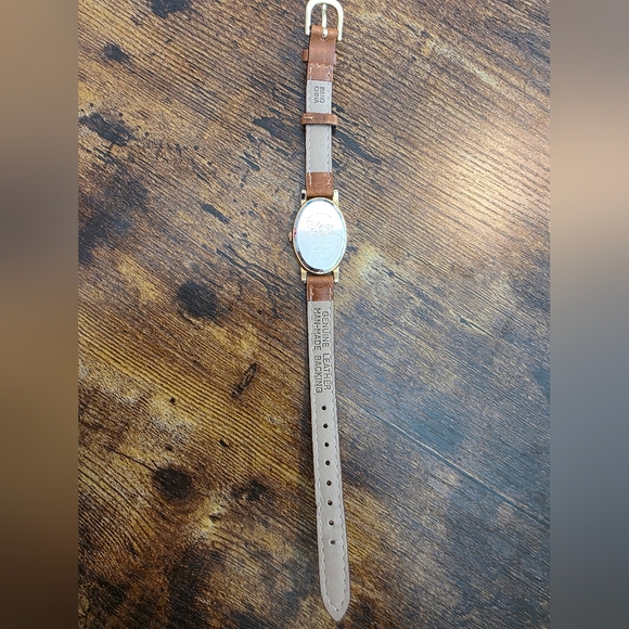 Disney Winnie the Pooh Watch with Brown Leather Strap - Picture 6 of 6